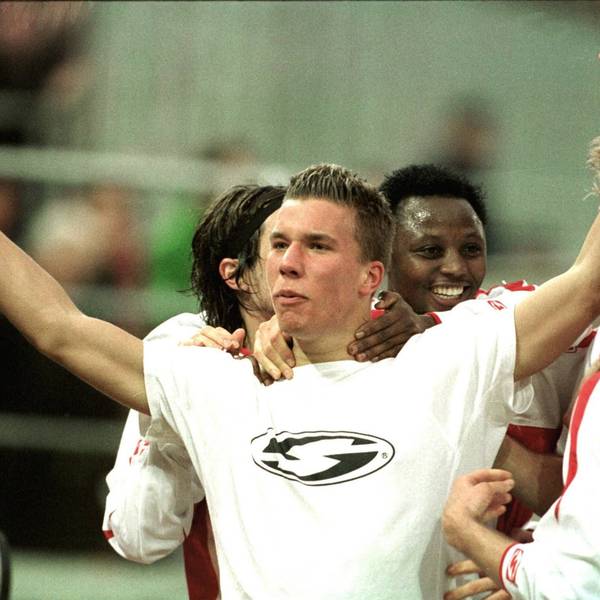 Lukas Podolski bejubelt 2004 sein Tor gegen Borussia Moenchengladbach