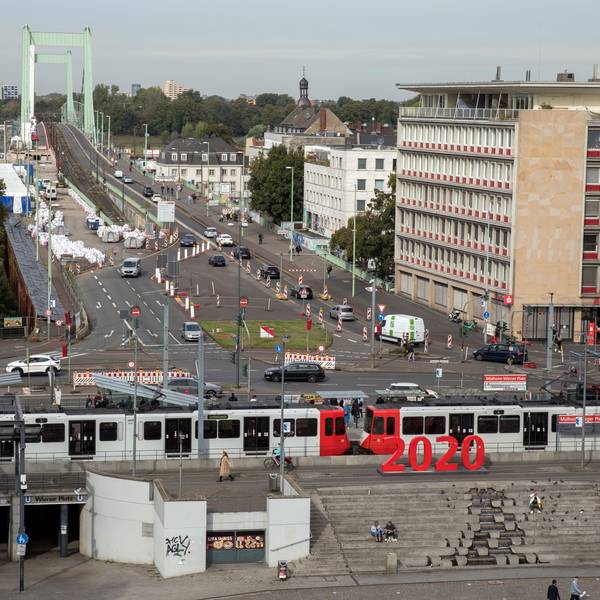 Blick auf die Mülheimer Brücke und Wiener Platz