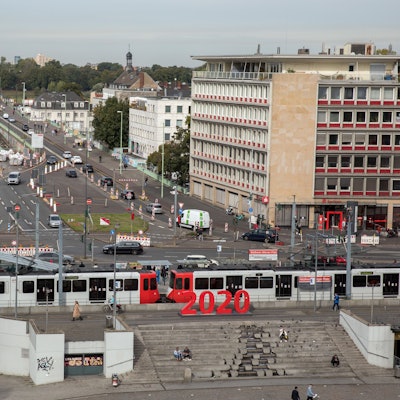 Blick auf die Mülheimer Brücke und Wiener Platz