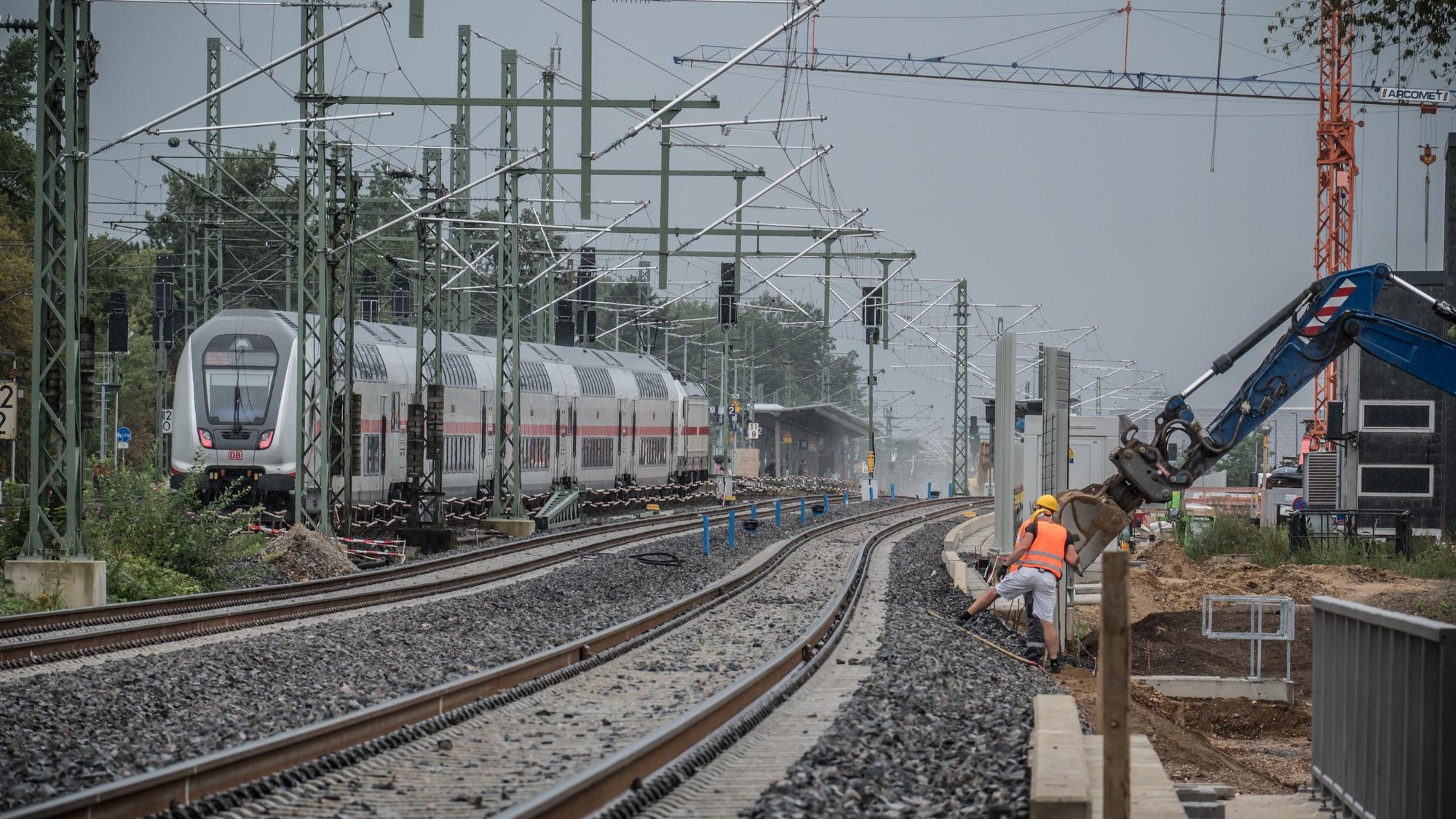 Gleisbauarbeiten am nördlichen Bahnhof Leverkusen-Mitte.