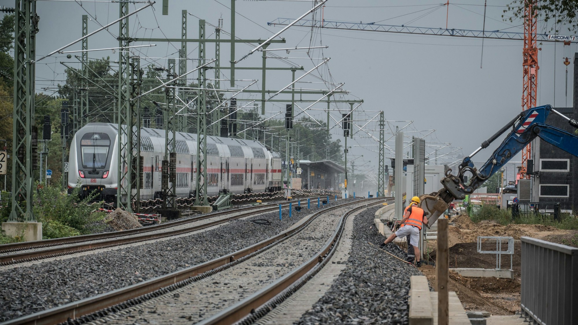 Gleisbauarbeiten am nördlichen Bahnhof Leverkusen-Mitte.