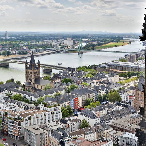Stadt der Brücken: Blick vom Dom auf drei Kölner Rheinbrücken.