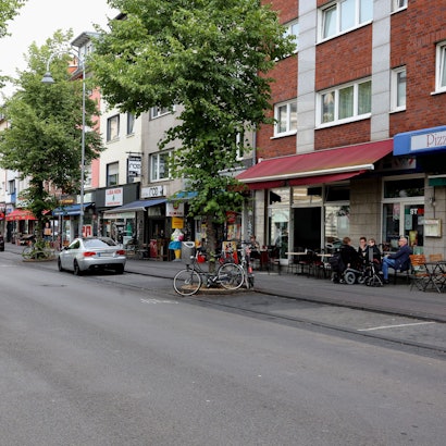24.07.2023
Köln:
In den Ferien ist Köln viel leerer als sonst. Daheimgebliebene profitieren zahlreichen freien Parkplätze.
Venloer Str. in Ehrenfeld
Foto: Martina Goyert