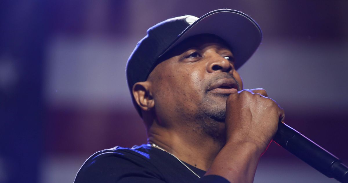 Public-Enemy-Rapper Chuck D malt seine Autobiografie | Kölner Stadt ...