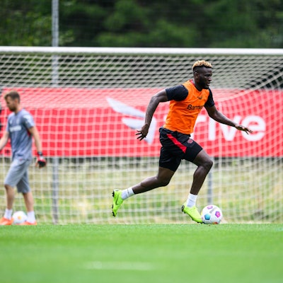 Victor Boniface im Bayer-04-Trainingslager in Saalfelden.