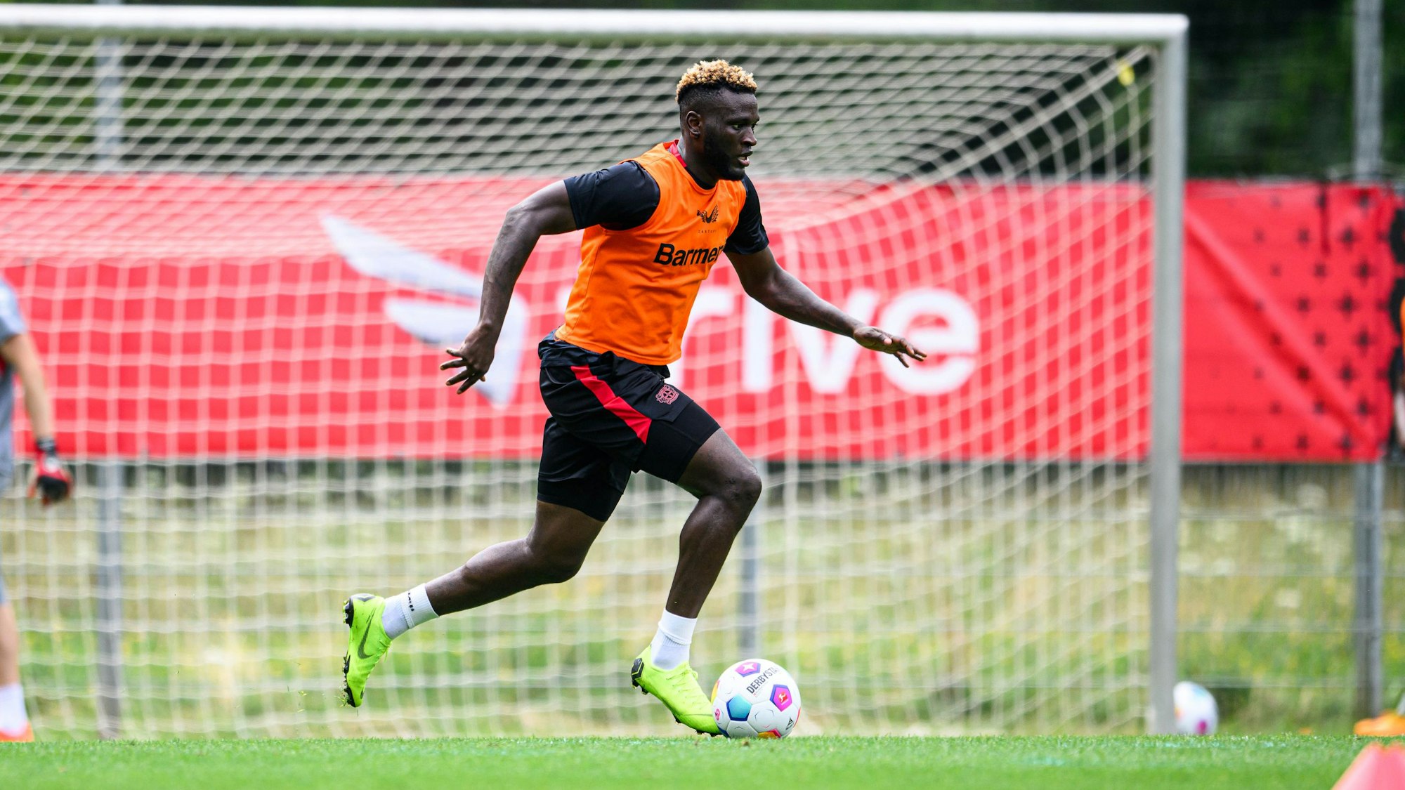 Victor Boniface im Bayer-04-Trainingslager in Saalfelden.