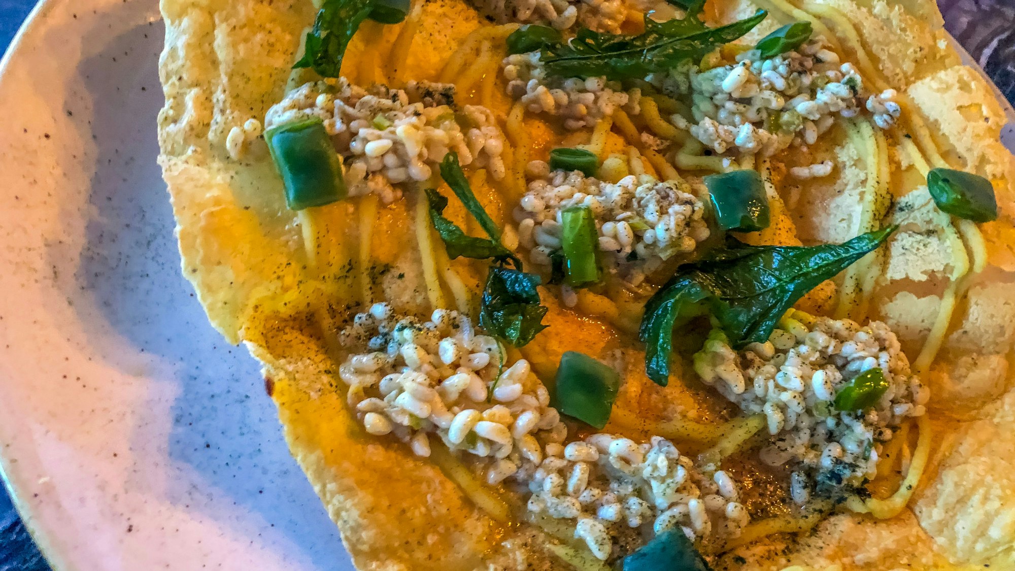 Escamol auf einem Teller.