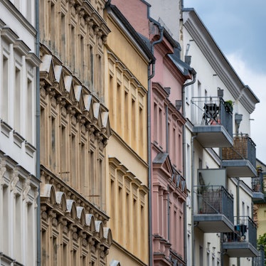 Berlin: Blick auf sanierte Fassaden der Altbauwohnungen im Berliner Bezirk Prenzlauer Berg.