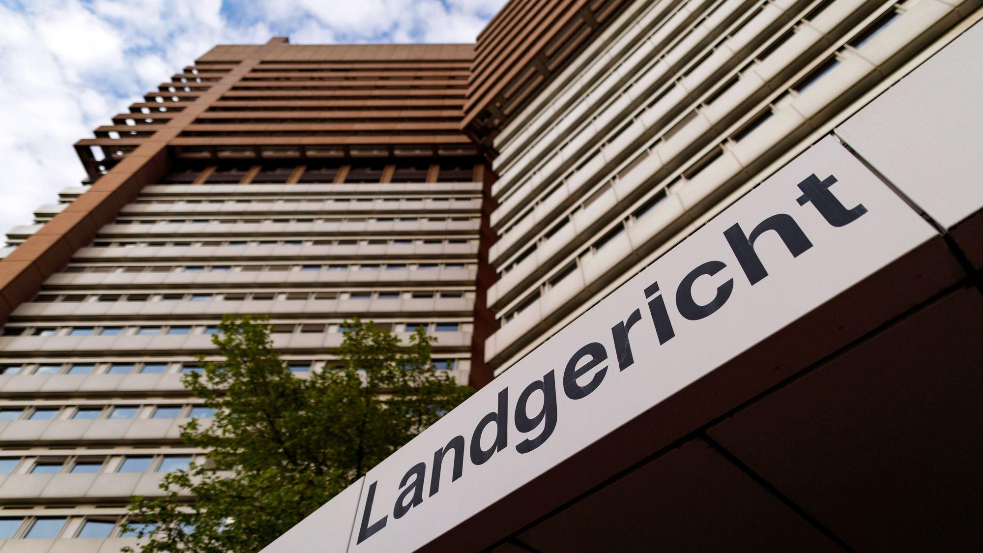 Eingang des Kölner Landgerichts an der Luxemburger Straße