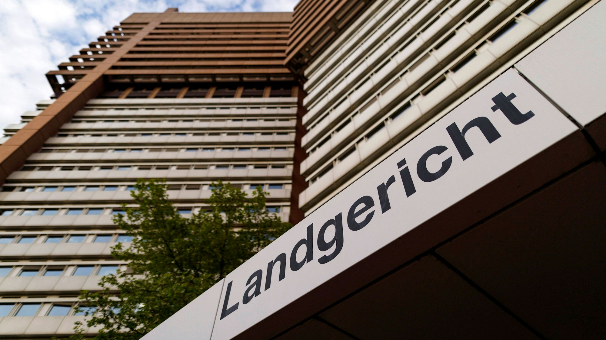 Eingang am Kölner Landgericht an der Luxemburger Straße. (Symbolbild)