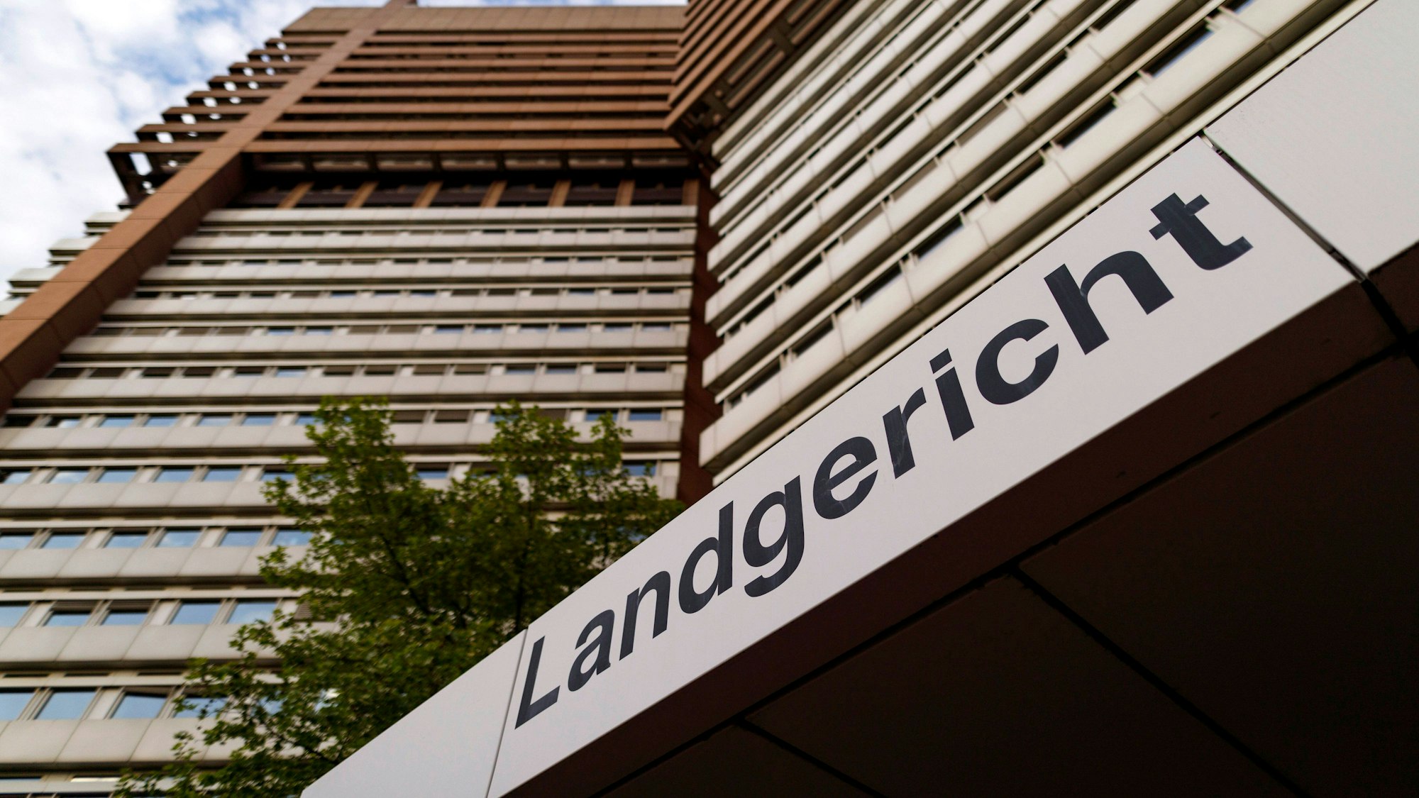 Eingang am Kölner Landgericht an der Luxemburger Straße.