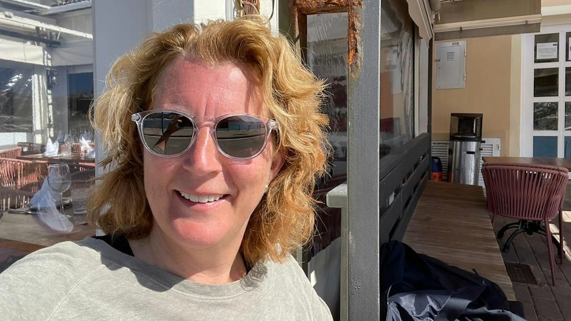 Die Kölnerin Uta Steubesand lächelt in die Kamera.