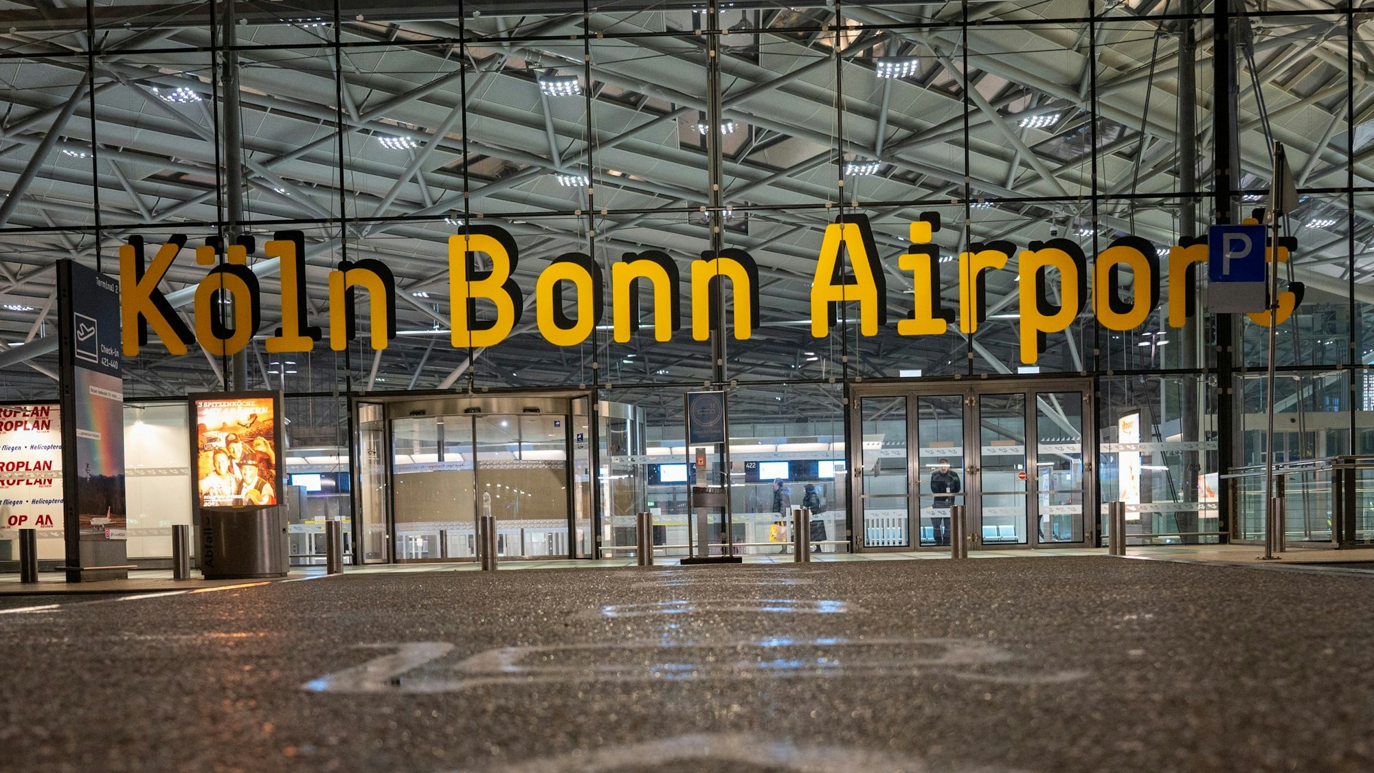 10.02.2023, Köln: Am Flughafen Köln-Bonn darf auch nachts gestartet und gelandet werden.