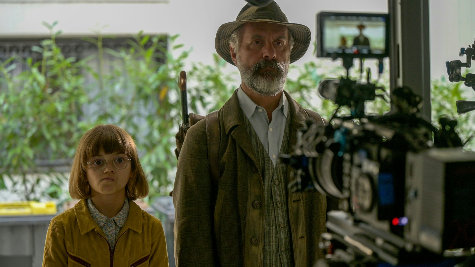 Carl Kollhoff (Christoph Maria Herbst) und Schascha (Yuna Bennett)