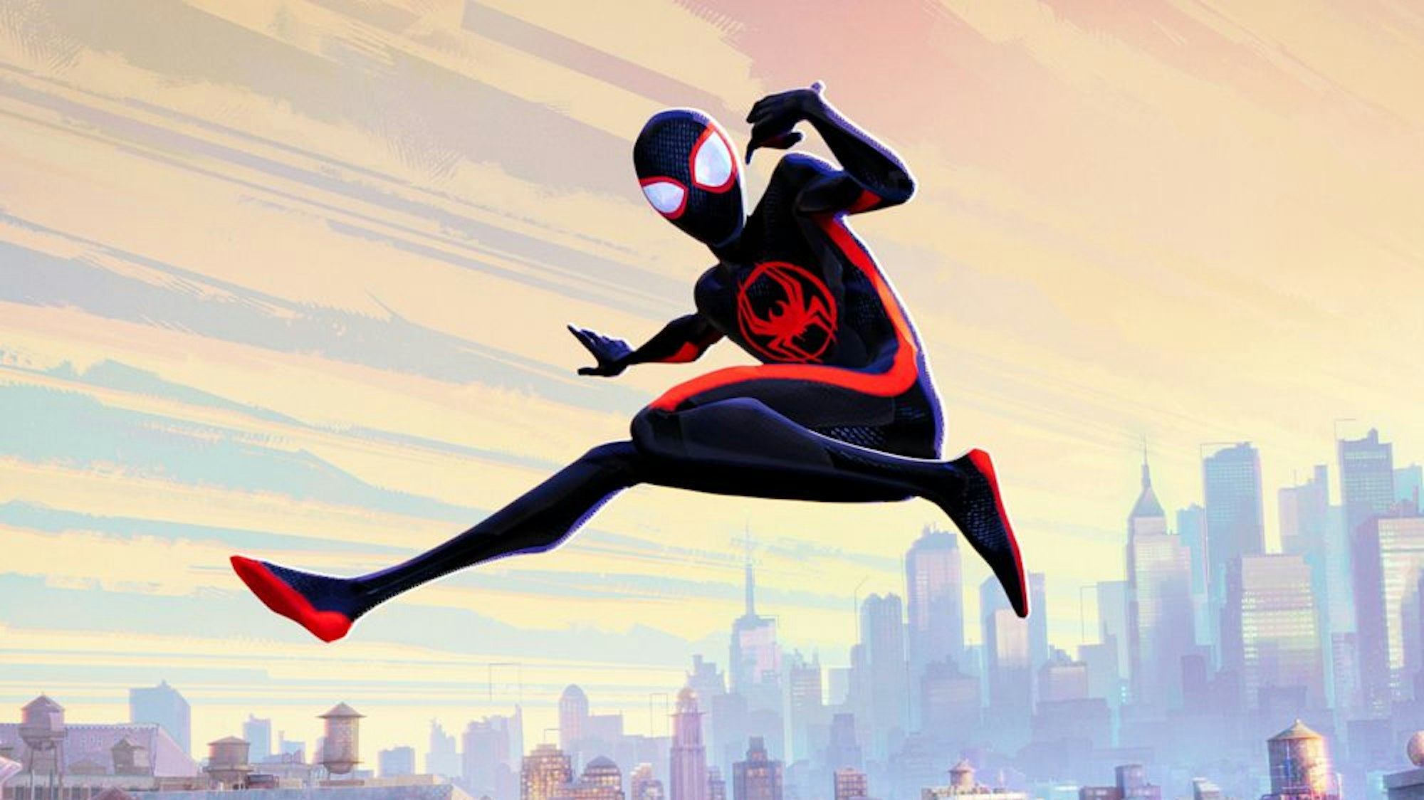 Ein leicht reduktionistisch animierter Spiderman hüpft am Himmel entlang, im Hintergrund die Silhouette New Yorks.