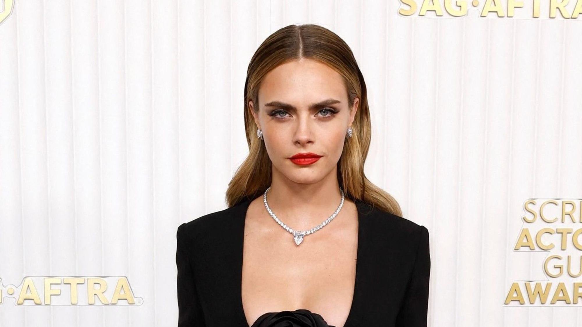 Cara Delevingne besucht die 29. „Annual Screen Actors Guild Awards“ im Fairmont Century Plaza am 26. Februar 2023 in Los Angeles.