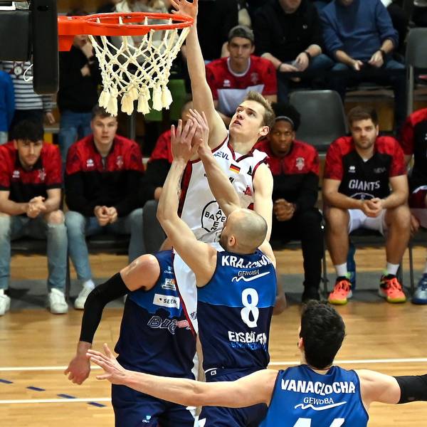04.12.2022-Basketball-Bayer Giants-Bremerhafen
oben: Lennart Litera (Bayer)
Foto: Uli Herhaus
