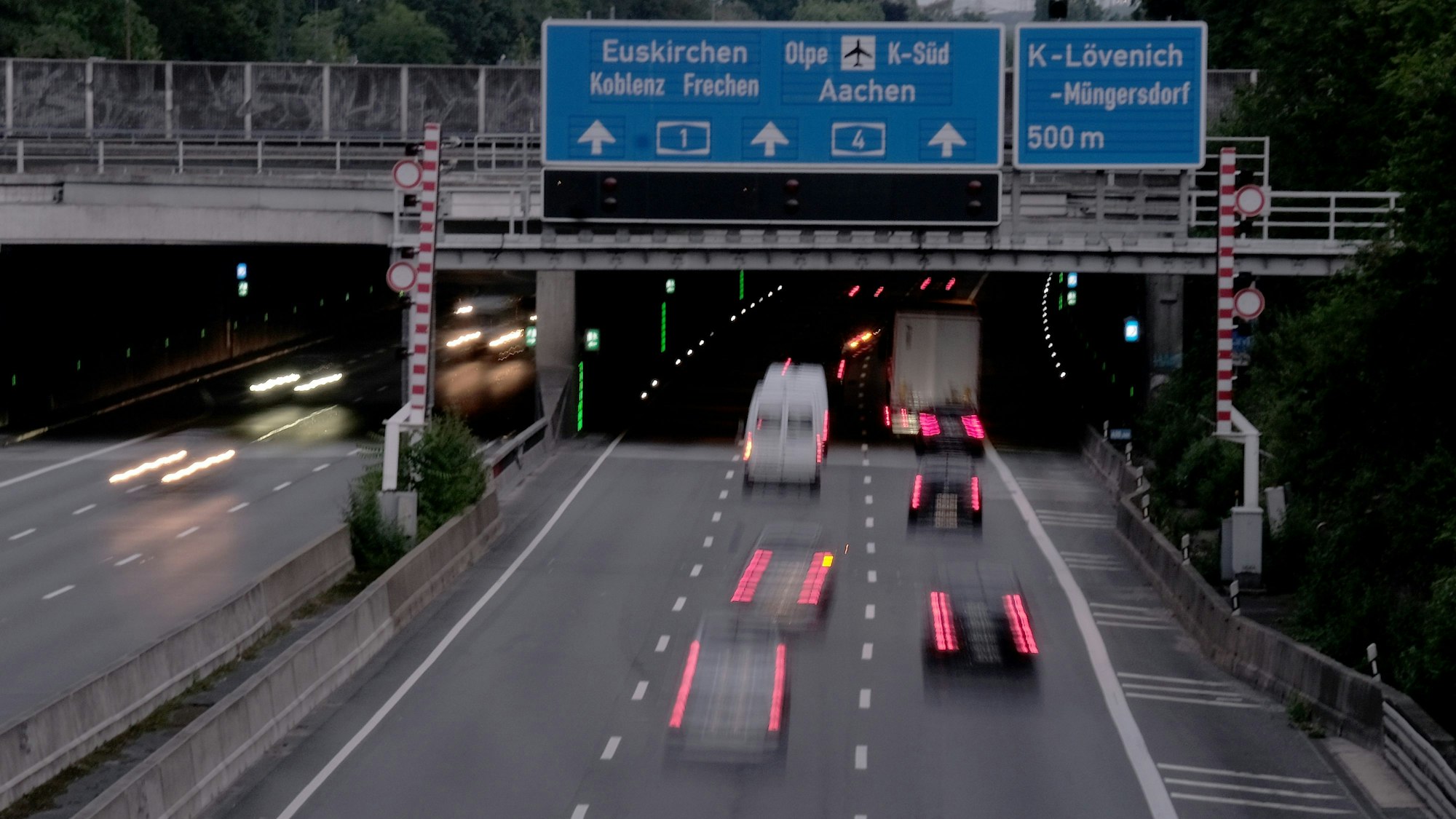 Autobahn A1 zwischen Anschlussstelle Niehl und Autobahnkreuz West
