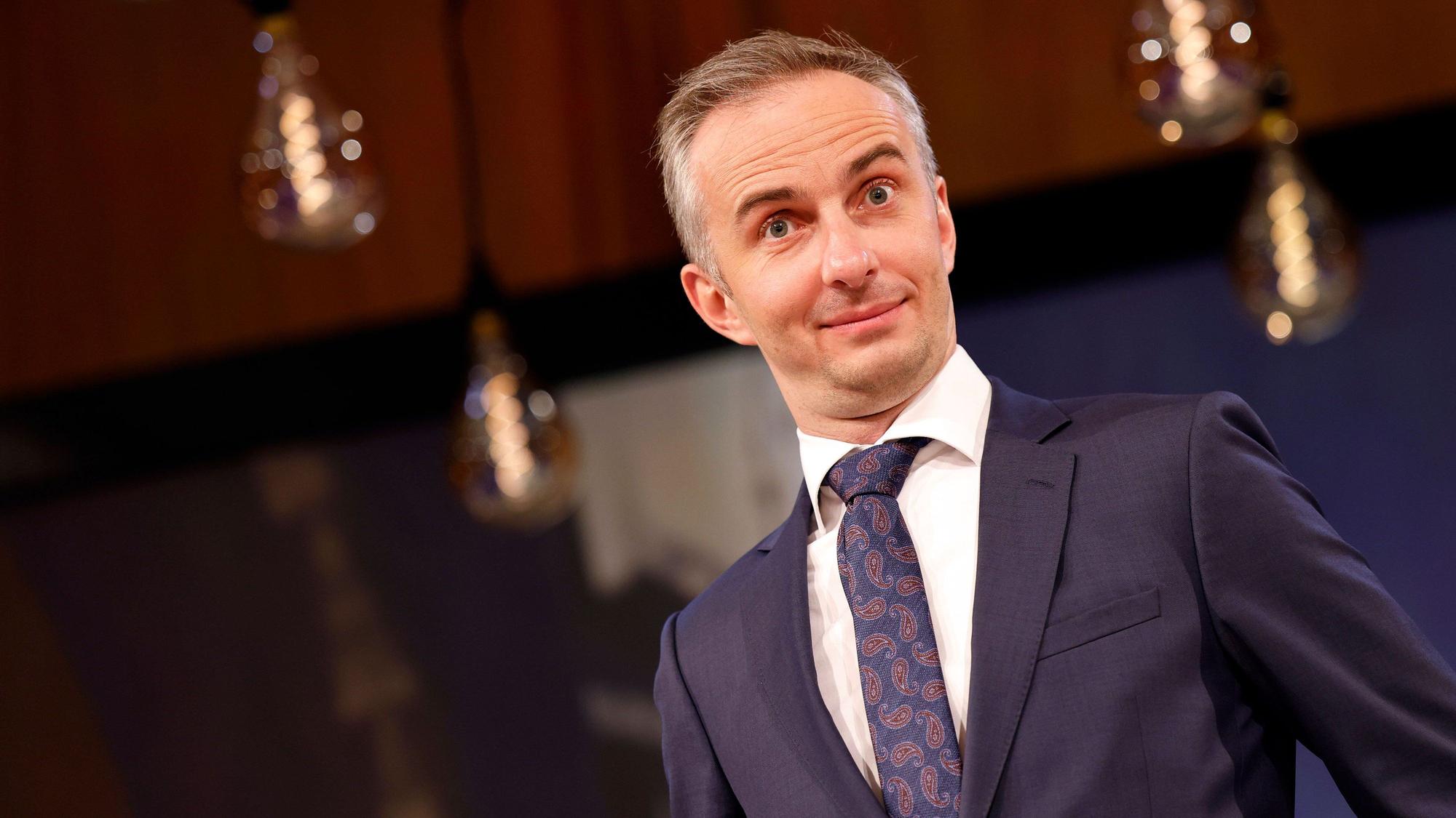 Jan Böhmermann hat sich auf Twitter zu Friedrich Merz Äußerungen über eine kommunale Zusammenarbeit mit der AfD geäußert – und damit Kritik von Karin Prien auf sich gezogen (Archivbild).