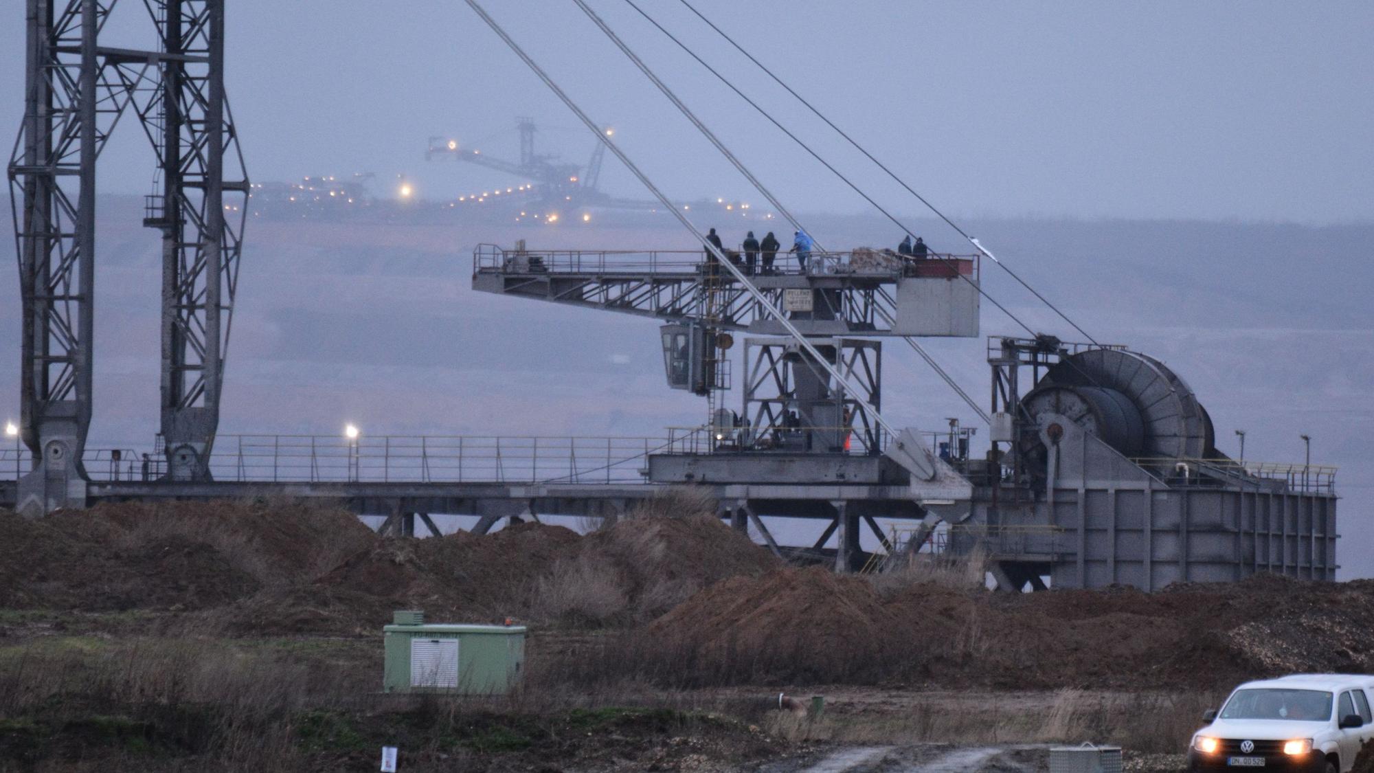 16. Januar 2023: Aktivisten besetzten einen Bagger im Tagebau Hambach.