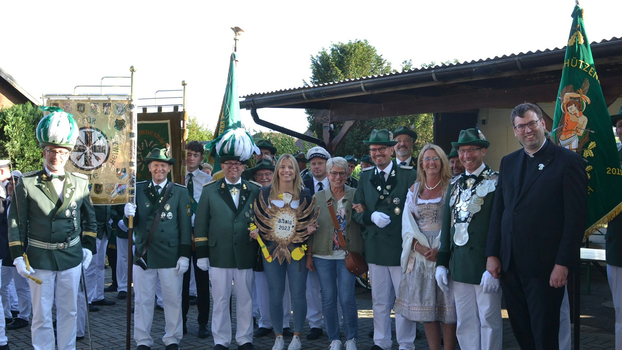 Schützenkönig Thomas Geuer lässt sich feiern.
