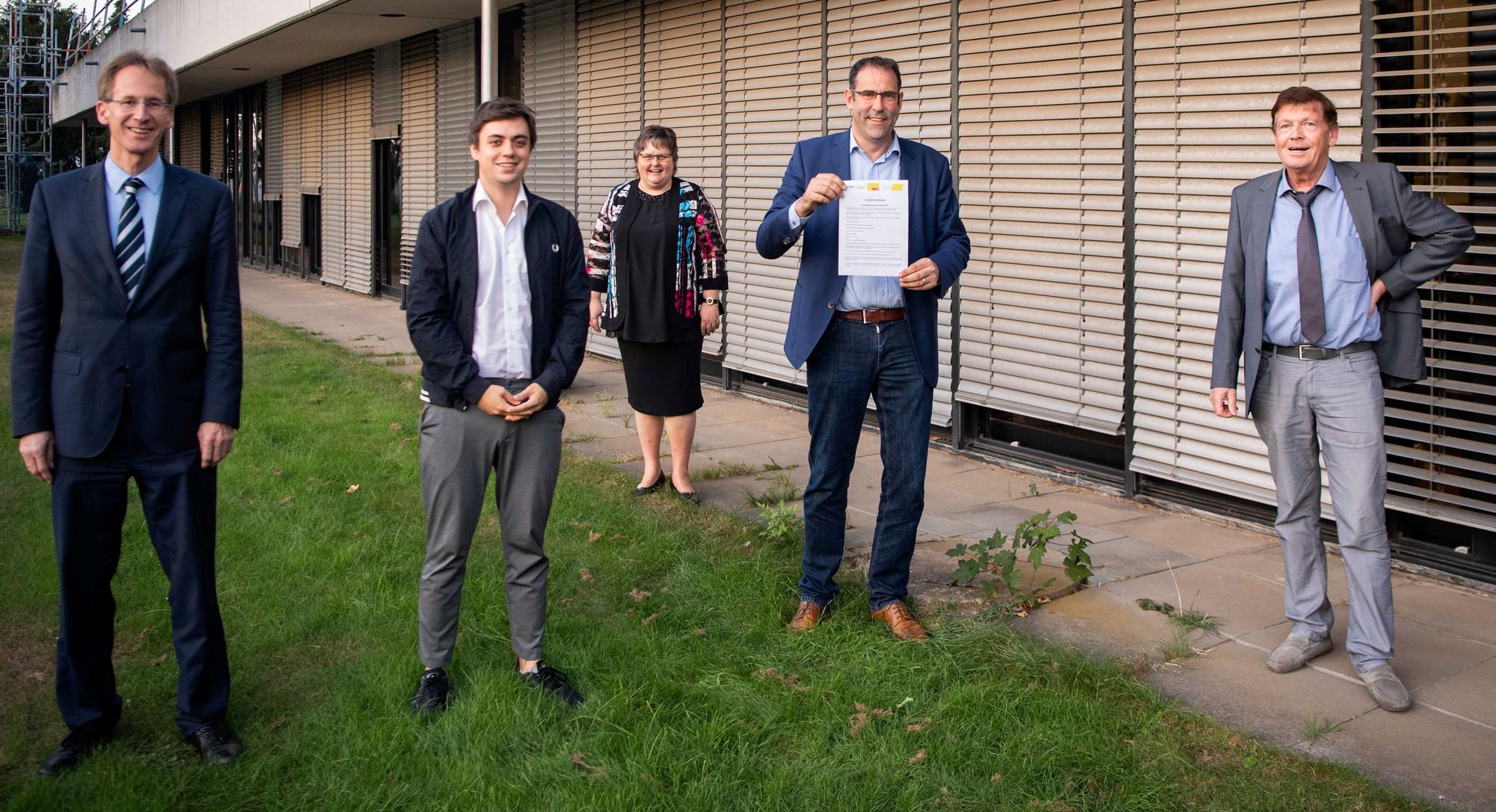 Das Bild zeigt die Parteienvertreter bei der Vorstellung des Listenvertrags 2020.