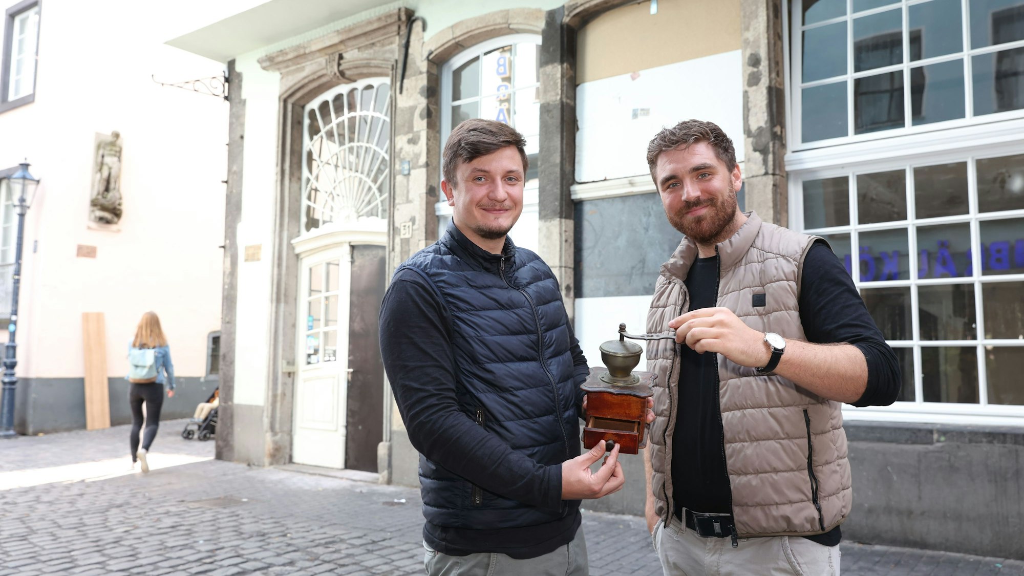 Die beiden Gründer wollen in einem ehemaligen Schmuckgeschäft an der Ecke Buttermarkt/Salzgasse einen neuen Laden aufmachen.