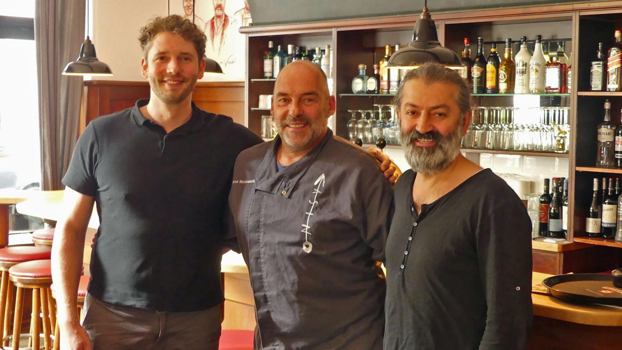 Dominik Bröhl, Bernd Stollenwerk und Ramazan Palanli wollen mit dem Lokal "das Veedel" eine neue Tradition beginnen.
