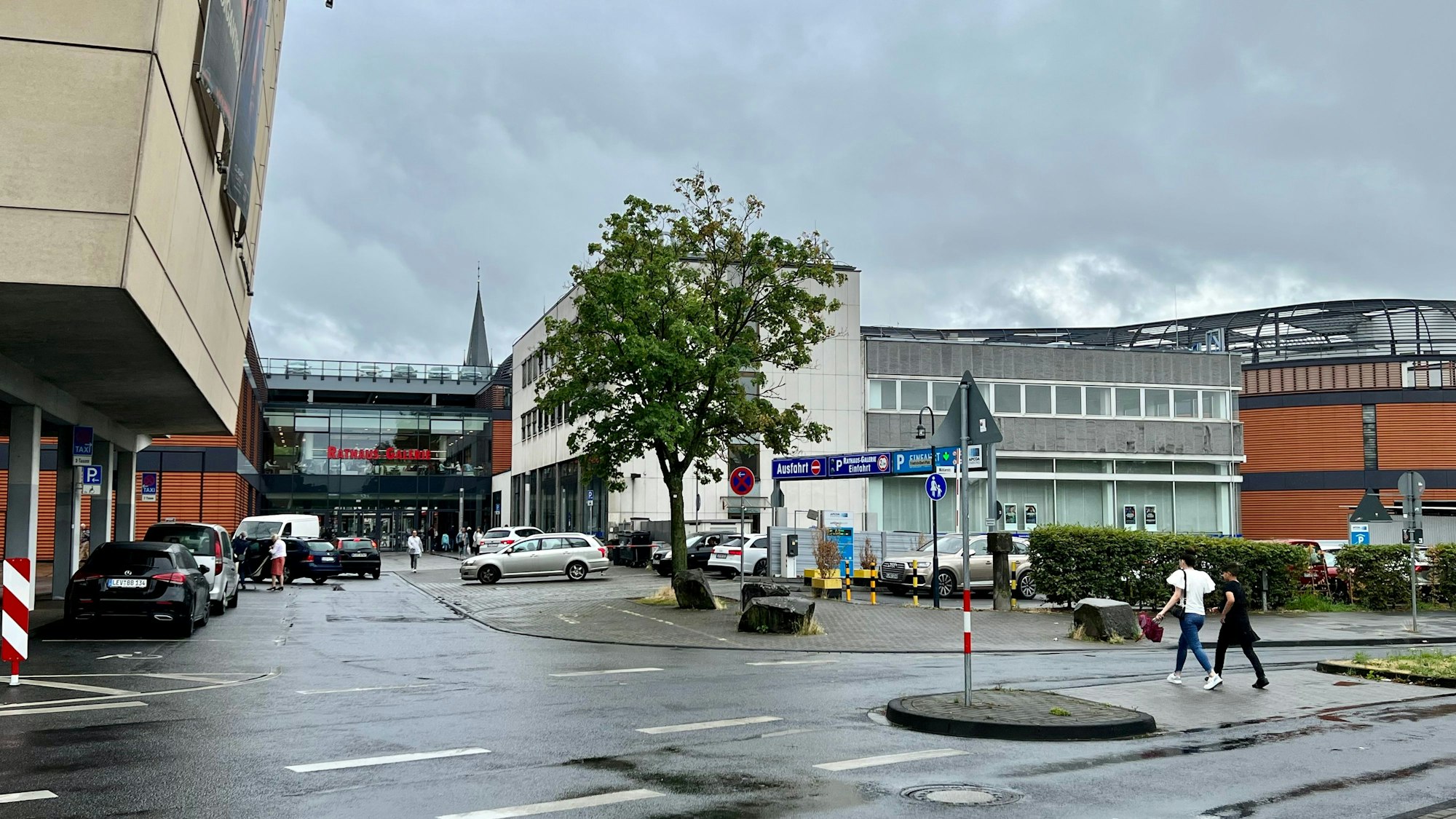 DasPlangebiet Wöhlerstraße mit Kinopolis (links) und Rathaus-Galerie (hnten)