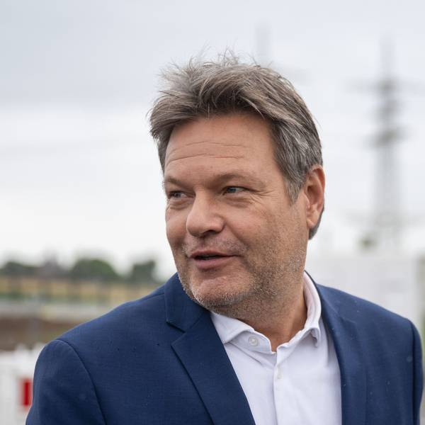 Bundeswirtschaftsminister Robert Habeck (Bündnis 90/Die Grünen) sieht keinen Grund für Panik trotz des Wirtschaftsabschwungs.