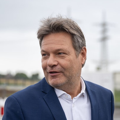 Bundeswirtschaftsminister Robert Habeck (Bündnis 90/Die Grünen) sieht keinen Grund für Panik trotz des Wirtschaftsabschwungs.