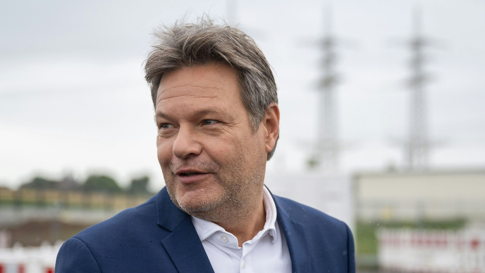 Bundeswirtschaftsminister Robert Habeck (Bündnis 90/Die Grünen) sieht keinen Grund für Panik trotz des Wirtschaftsabschwungs.