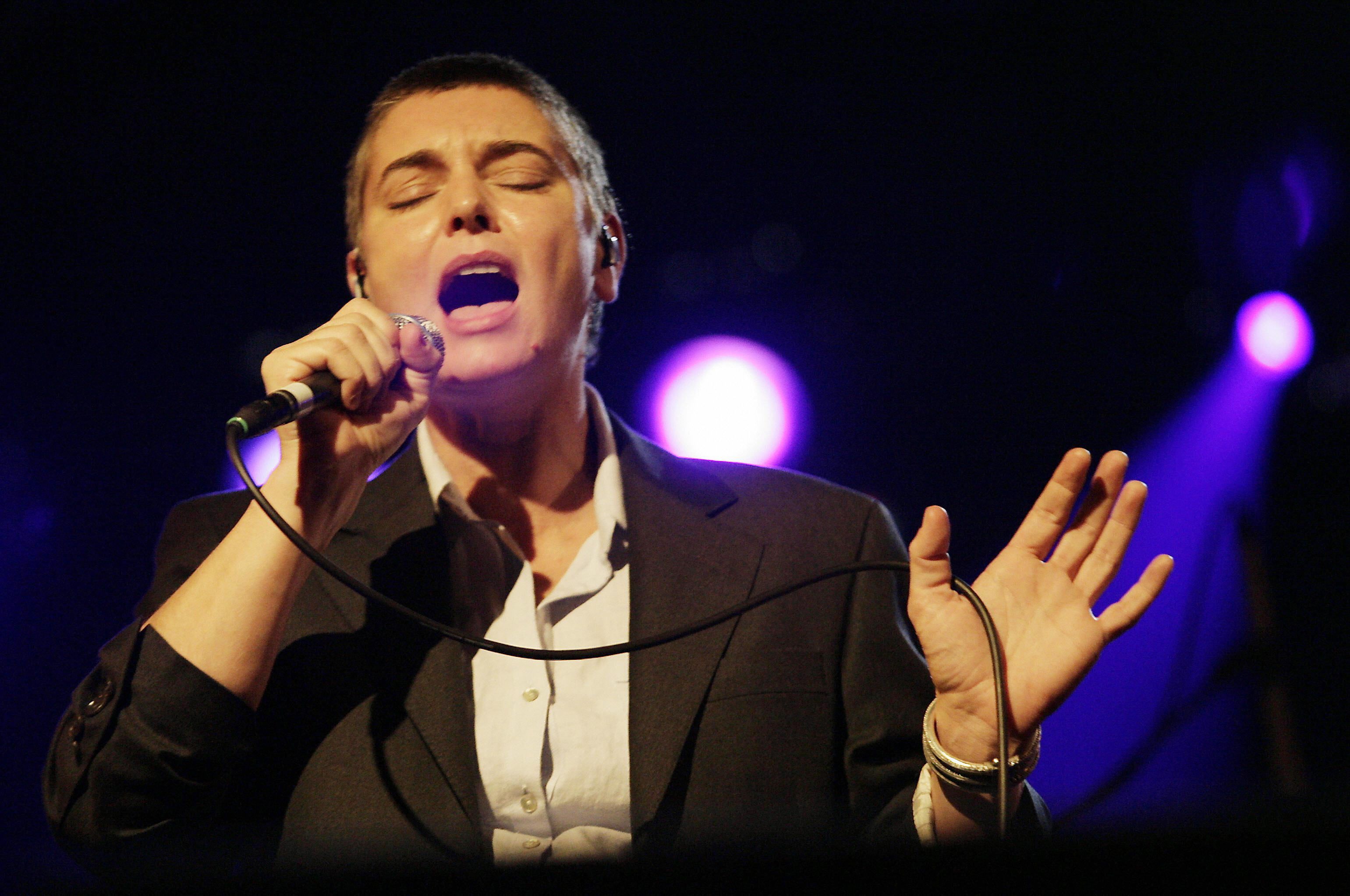 Die irische Sängerin Sinead O'Connor singt bei den Leverkusener Jazztagen am 9. November 2007 im Forum Leverkusen.