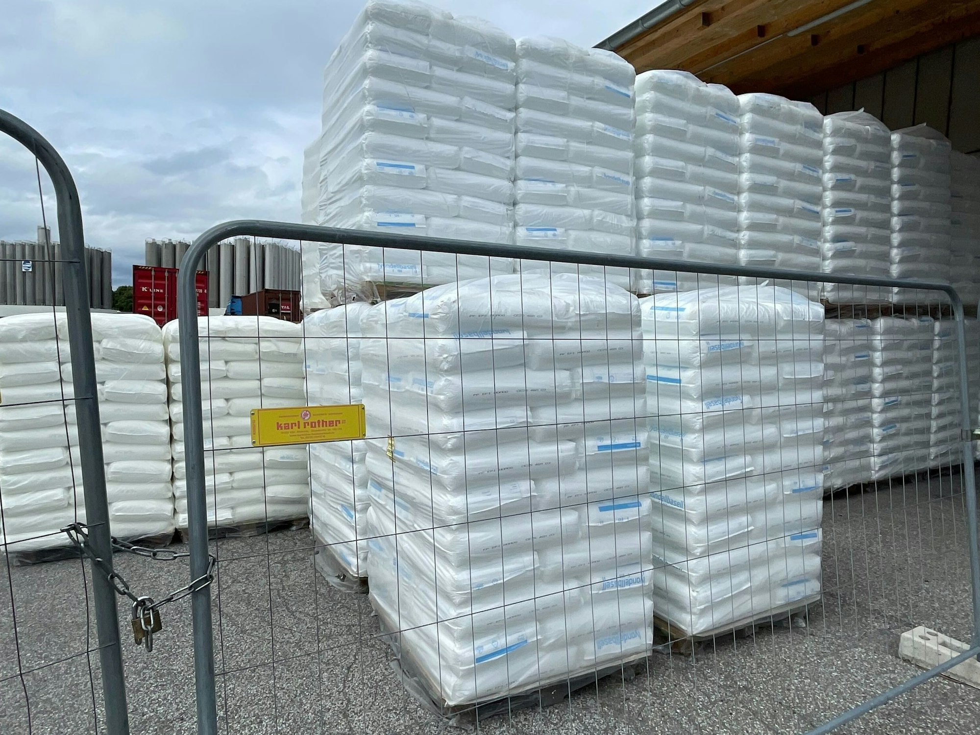 Das Lager der Firma Karl Schmidt Niehler Hafen.