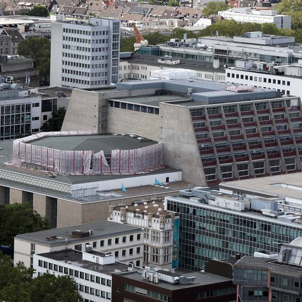 Blick von oben auf das Opernhaus am Offenbachplatz
