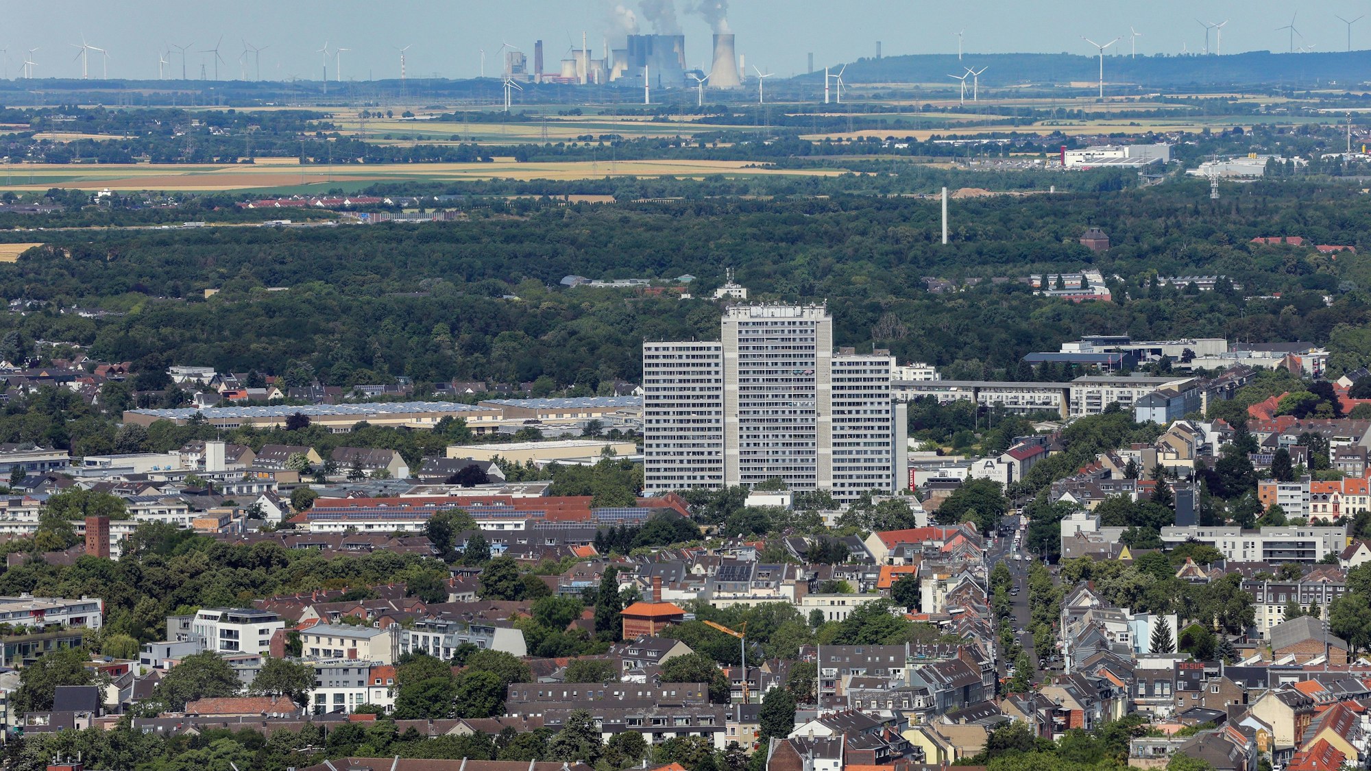 30.06.2023, Köln: Der Blick auf Köln vom Colonius.
Foto: Michael Bause