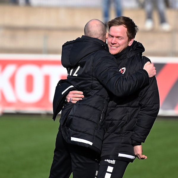 Fußball
A-Junioren Bundesliga West
Bayer 04 Leverkusen - FC Viktoria Köln
Freude nach dem 1:0 für Köln
rechts. TR: Marian Wilhelm
Foto: Uli Herhaus