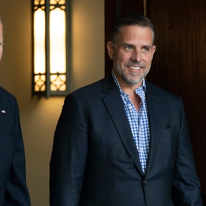 Joe Biden, Präsident der USA, und sein Sohn Hunter Biden verlassen die Holy Spirit Catholic Church in Johns Island, S.C., nachdem sie an einer Messe teilgenommen haben.