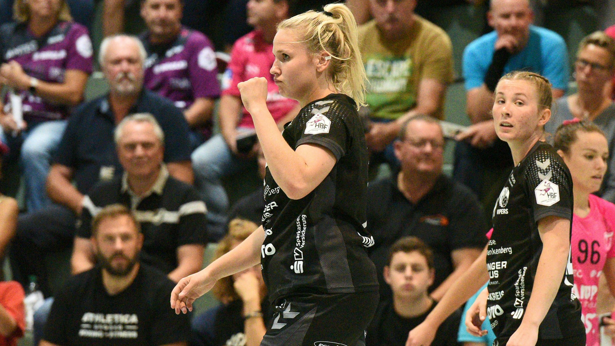 Annika Ingenpaß HSG Bad Wildungen Vipers 2 TusSies Metzingen vs. HSG Bad Wildungen Vipers Handball, HBF, 1.Ligaspiel, Saison 2022/2023 , 10.09.2022 TusSies Metzingen vs. HSG Bad Wildungen Vipers Handball, HBF, 1.Ligaspiel, Saison 2022/2023 , 10.09.2022 Metzingen *** Annika Ingenpaß HSG Bad Wildungen Vipers 2 TusSies Metzingen vs HSG Bad Wildungen Vipers Handball, HBF, 1 league match, 2022 2023 season , 10 09 2022 TusSies Metzingen vs HSG Bad Wildungen Vipers Handball, HBF, 1 league match, 2022 2023 season , 10 09 2022 Metzingen Copyright: xEibner-Pressefotox EP_TBR