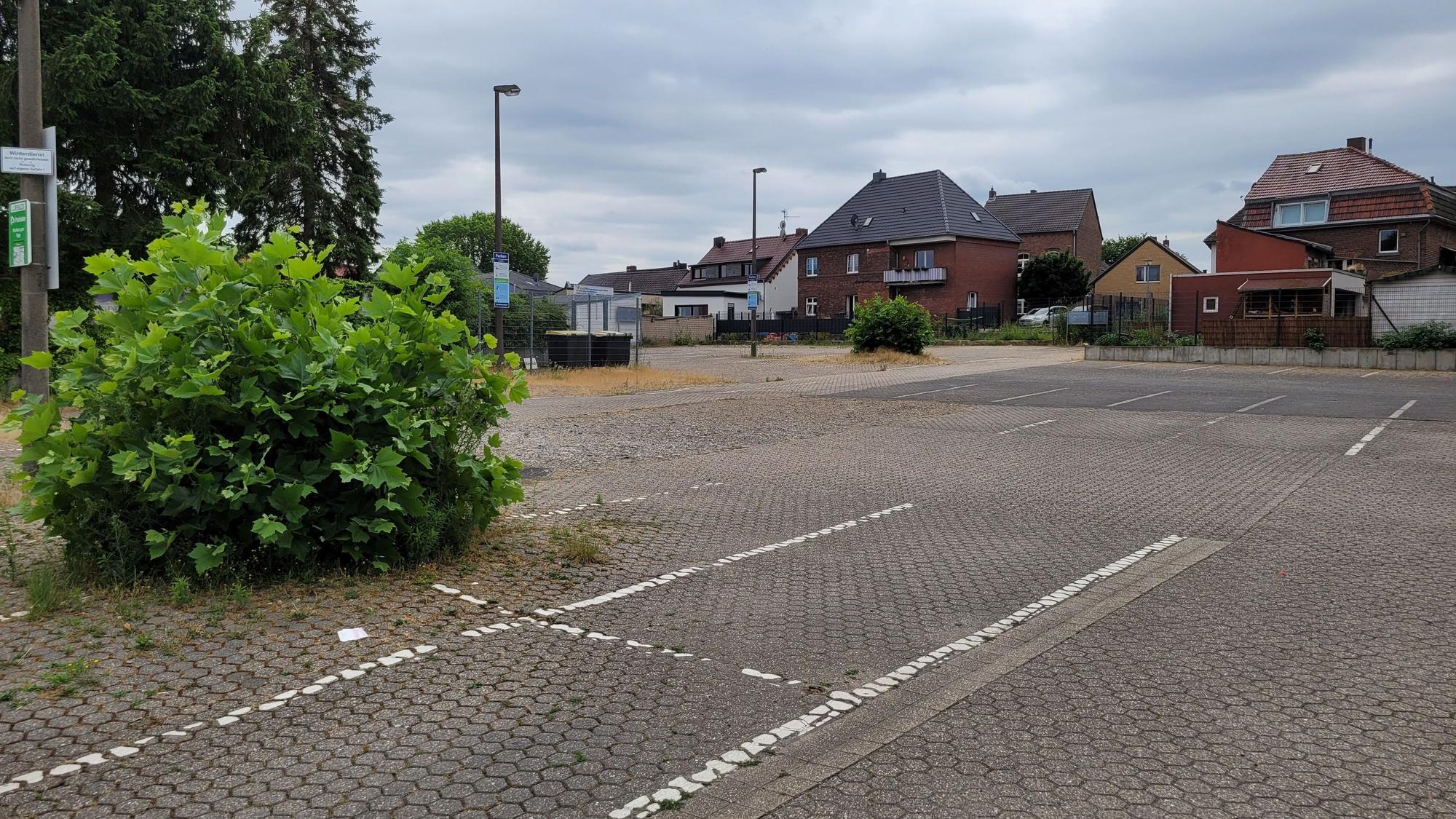 Ein verwaister Parkplatz.