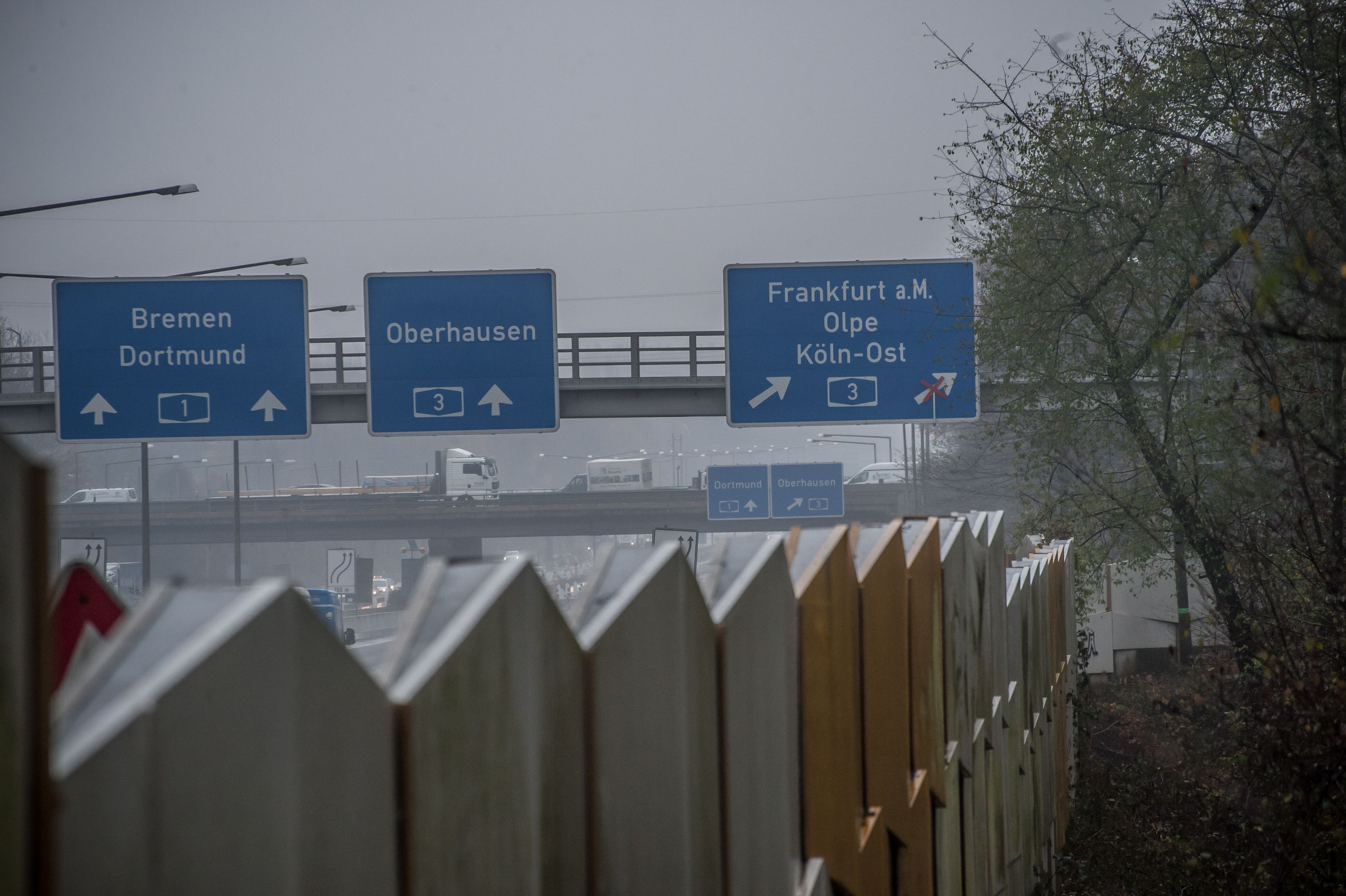 Die A1 bei Leverkusen.