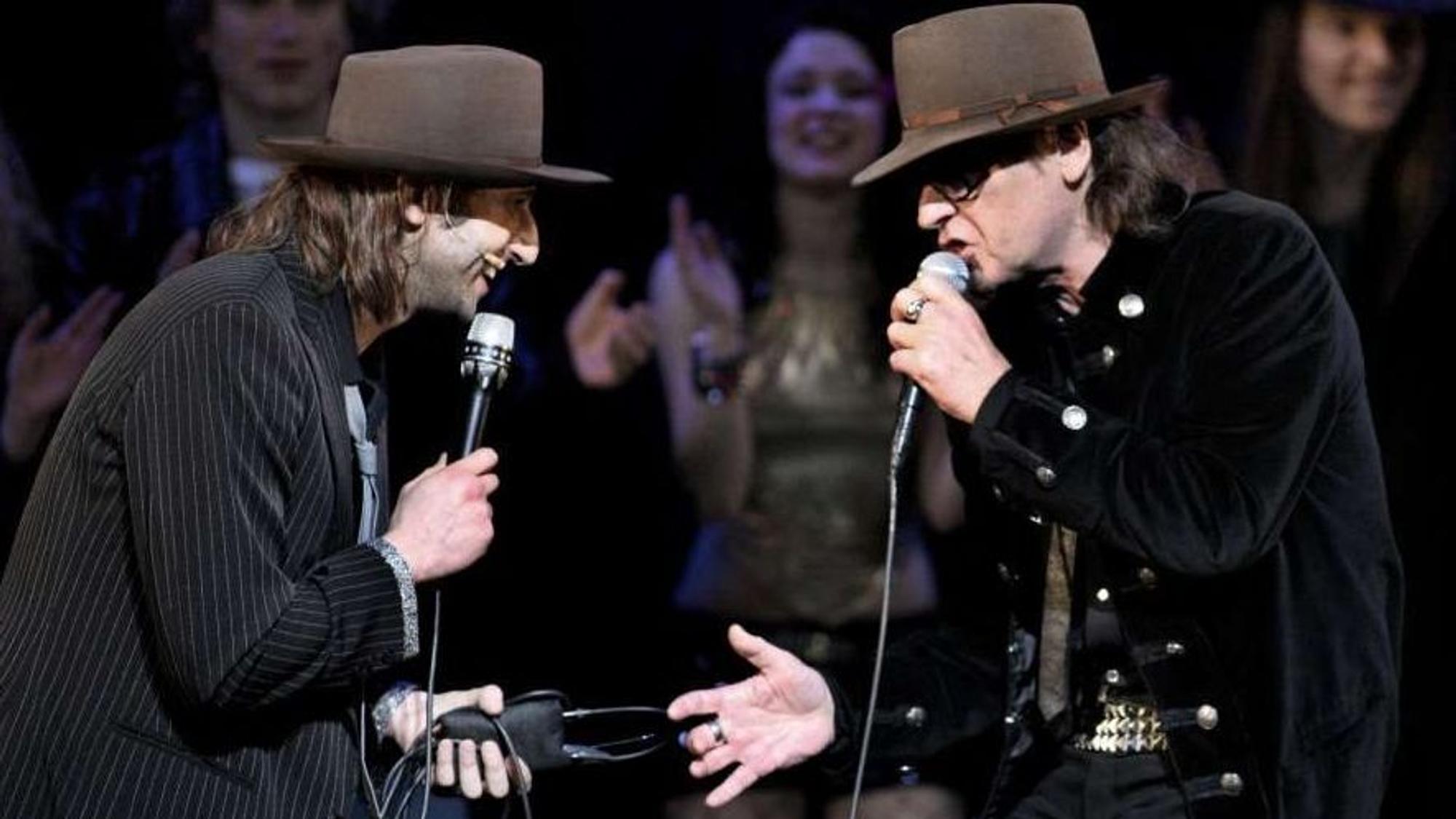 Serkan Kaya (l.) und Udo Lindenberg (r.) im Musical „Hinterm Horizont“ in Berlin.