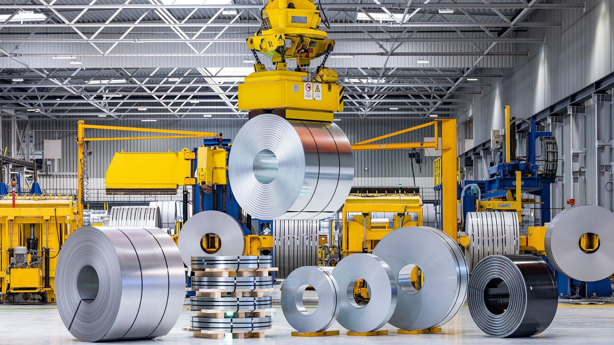 Coils von Wuppermann im niederländischen Werk in Ijmuiden