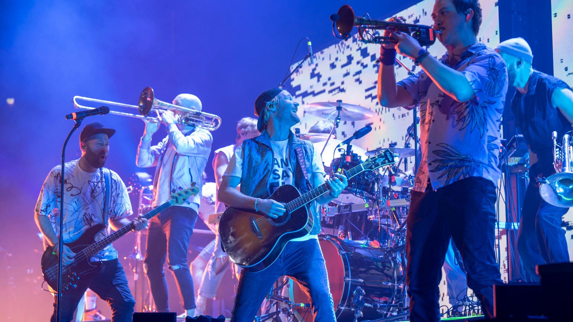 Querbeat spielen als Vorband von Materia. Konzert in der Lanxess-Arena.