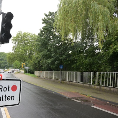 Das Foto zeigt die neue Ampel an der Tunnelausfahrt Schnabelsmühle.