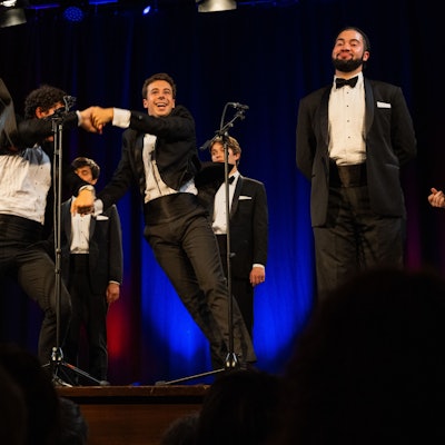 Die „Harvard Krokodiloes“ überzeugen nicht nur mit ihren Stimmen.