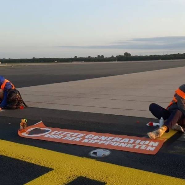 Letzte Generation legt Flughafen lahm.