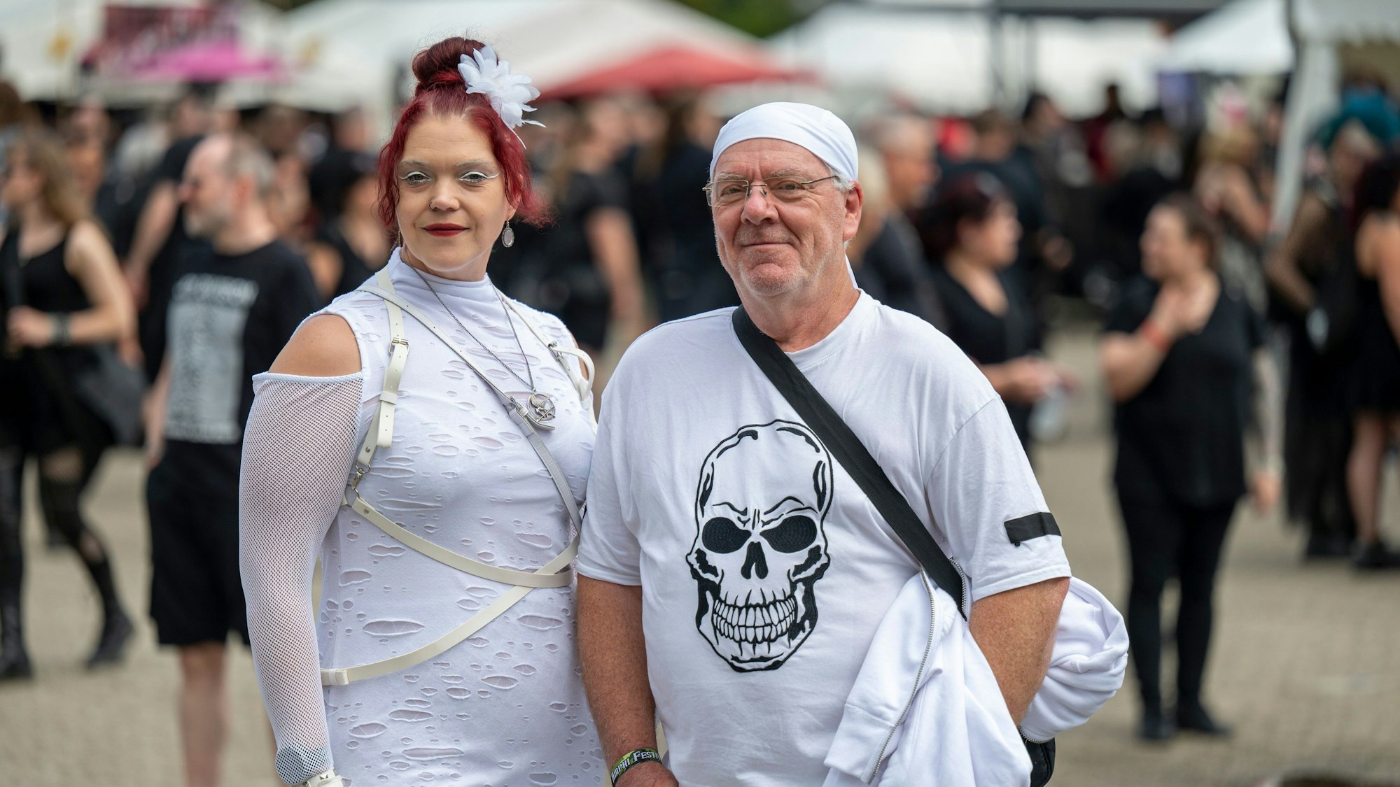 29.07.2023, Köln: Jörg und Aelexandra beim
AMPHI FESTIVAL 2023 am Tanzbrunnen.
 Foto: Uwe Weiser