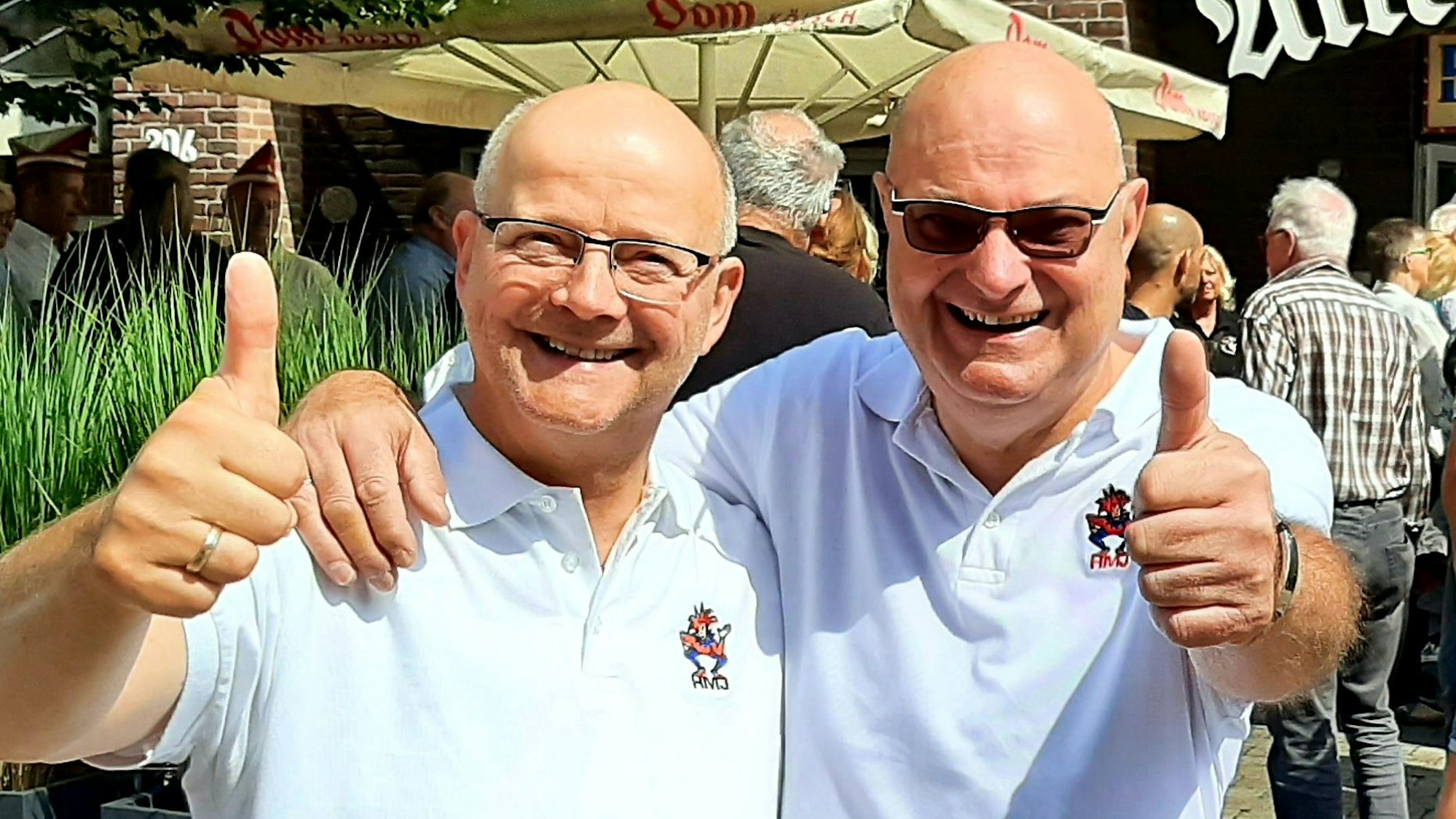 Prinz Bernhard I. (Bernhard Dieter, r.) und Bauer Norbert (Norbert Brinkschulte-Mörsberger, l.) vom Hitdorfer Dreigestirn 2023/23.