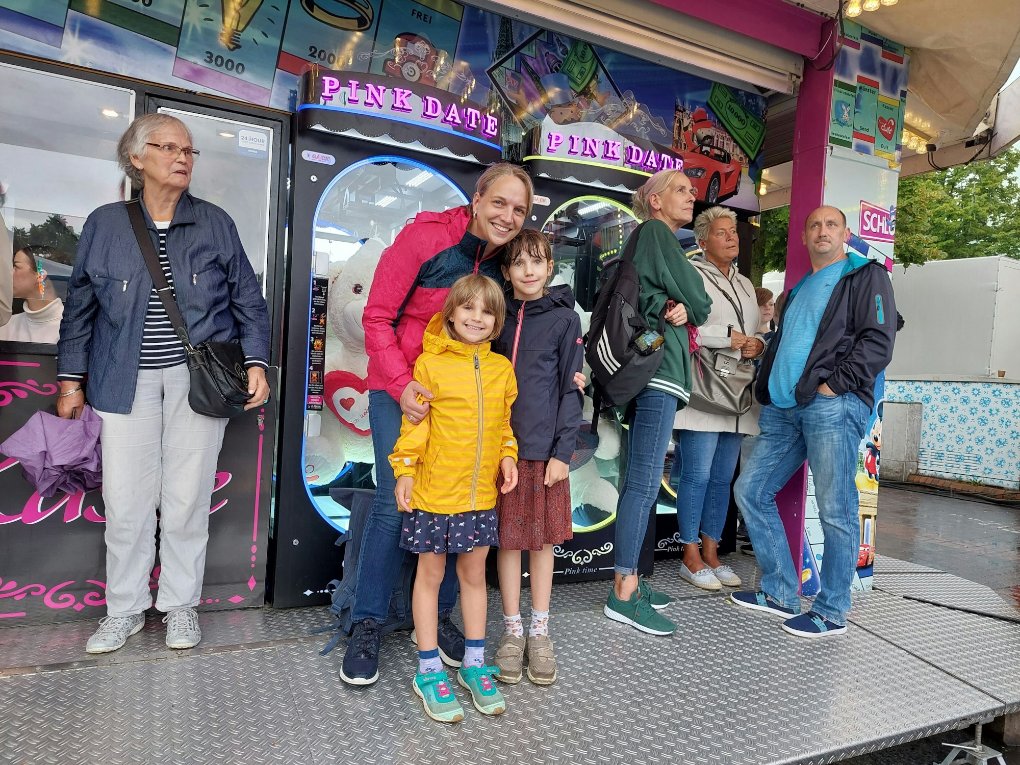 Besucherinnen und Besucher beim Stadtfest in Opladen.